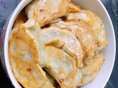 鲜肉韭菜煎饺-芬芳甜品(同福路店)