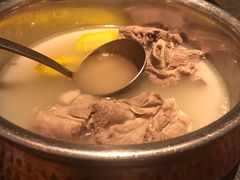 宁夏盐池滩羊手抓肉-丝路金桃·新疆菜(徐汇店)