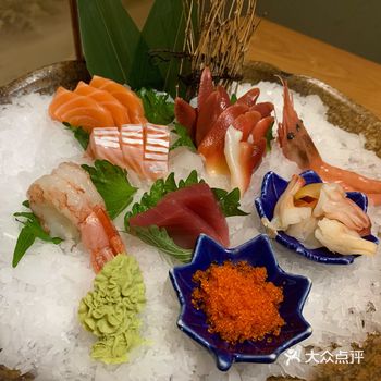 「刺身拼盘」非常新鲜美味，金枪鱼好吃，三文鱼腩不错