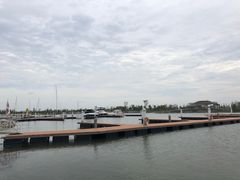 -上海滴水湖皇冠假日酒店