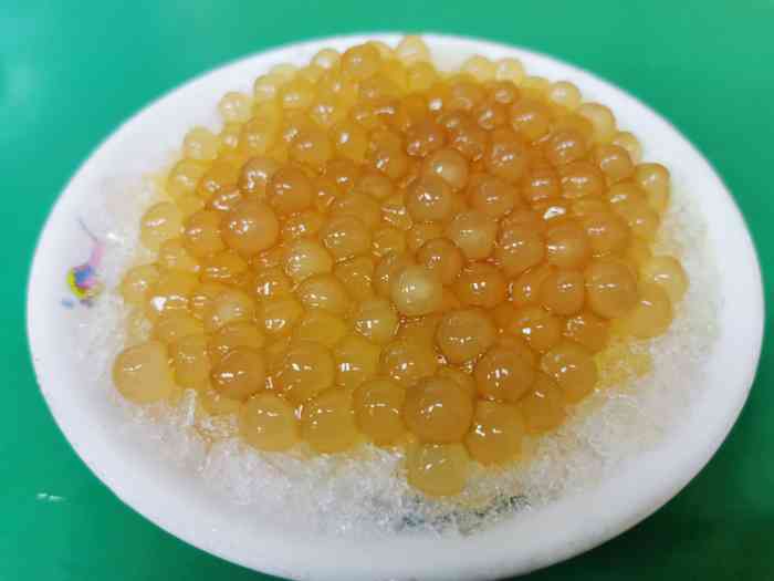 和一般的粉圆不同,这家粉圆是透明的.