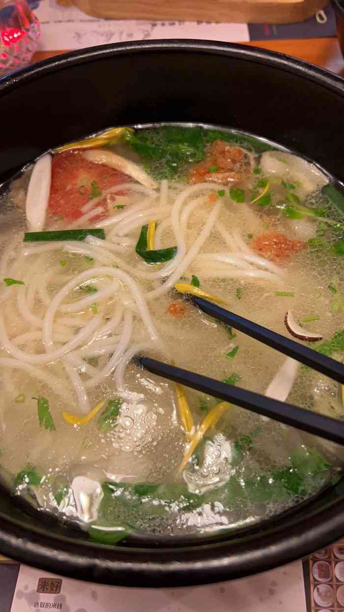 云南的过桥米线不要太多什么建新园桥香园各种园但是最好吃的还是昆明