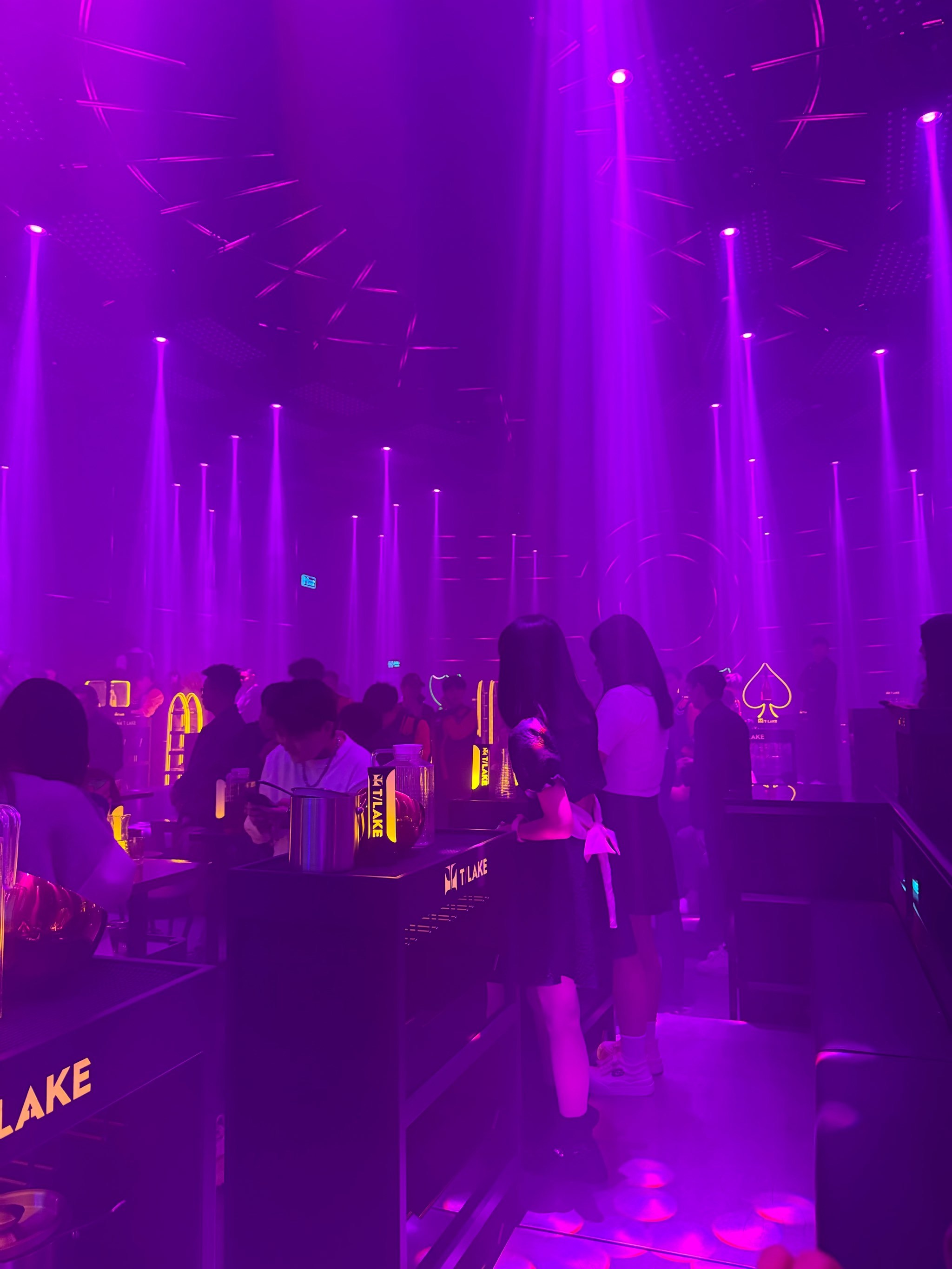 夜店狂欢不眠夜