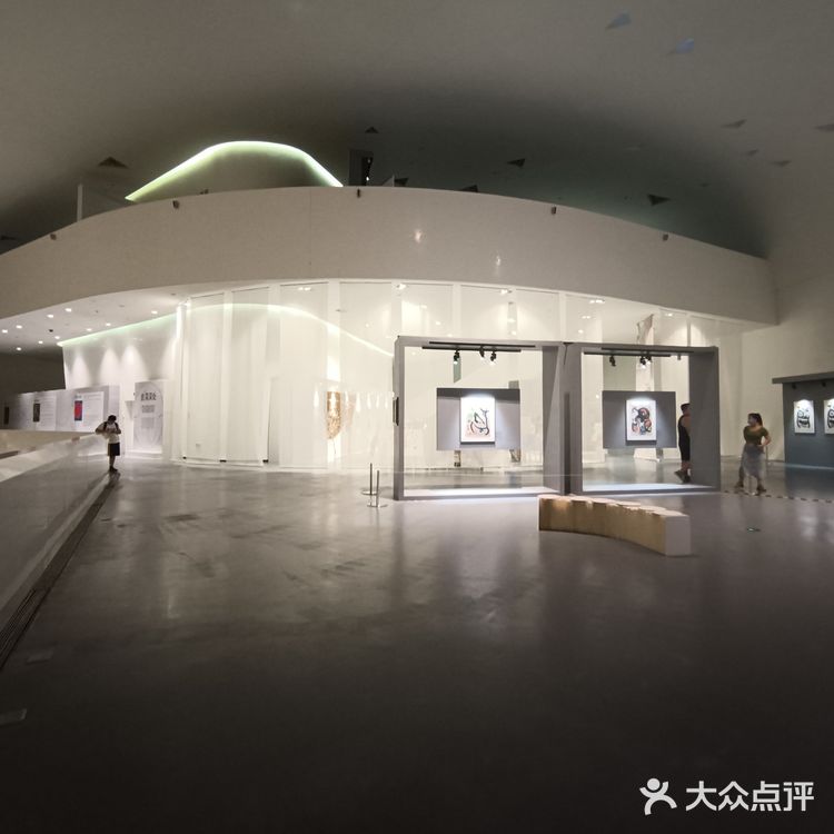 悲伤和假笑写实！