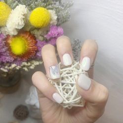 -花岐款式专研健康美甲沙龙