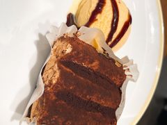 提拉米苏蛋糕配香草冰激凌-萨莉亚意式餐厅(杭州滨江天街店)