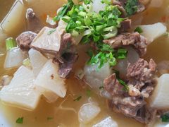牛肉炖萝卜-月圆霖特色农家乐