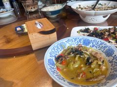 -头上红煨盐鸡·非遗院子餐厅