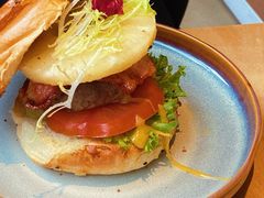 牛肉菠萝芝心汉堡-龙治汉堡(中华城店)