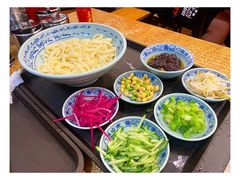 老北京炸酱面-门框胡同百年卤煮(新街口店)