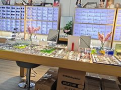-天空之镜眼镜店蔡司依视路配镜授权零售店(望京颐堤港店)