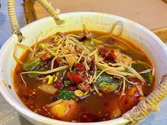 沈阳麻辣烫-夜火烤摊·东北烧烤酒场·老杨小黄鱼