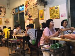 大堂-华哥新鲜猪精品美食