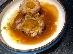 鸭蛋黄狮子头-梅飞酒家(名辉豪庭店)