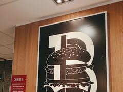 -麦当劳(上海虹桥站30B检票口楼上)