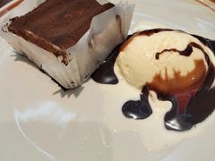 提拉米苏蛋糕配香草冰激凌-萨莉亚意式餐厅(杭州滨江天街店)