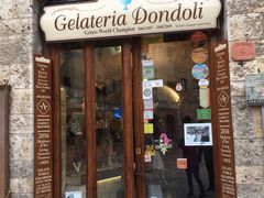 -Gelateria Dondoli