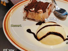 提拉米苏蛋糕配香草冰激凌-萨莉亚意式餐厅(杭州滨江天街店)