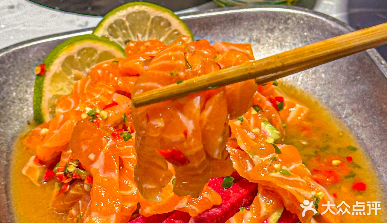 不是那种小尾巴！巴掌大的烤三文鱼尾！！