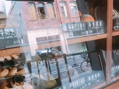 面包甜点陈列柜-Juicy Bakery(大学路店)