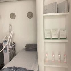 -苗方清颜痘肌研究所