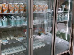 面包甜点陈列柜-白色日记·手作酸奶(麦凯乐店)