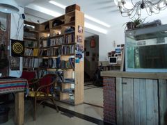 大堂的书架-哈尔滨北方国际青年旅舍(中央大街店)