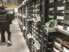 -斯普瑞斯奥特莱斯