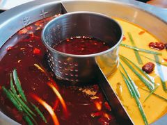 老坛酸菜鸳鸯锅-佬土鹅肠火锅(中建大观店)