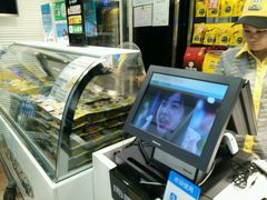 -周黑鸭(郑州中原区华山路中原万达沃尔玛店)