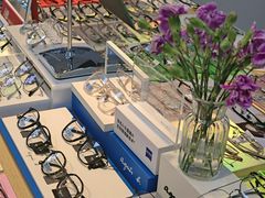 -天空之镜眼镜店蔡司依视路配镜授权零售店(望京颐堤港店)