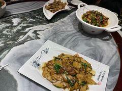 -蔼若春.传承云南菜(金碧公园店)