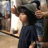 店铺主打儿童+孕妇+全家福的摄影 环境属于工业风