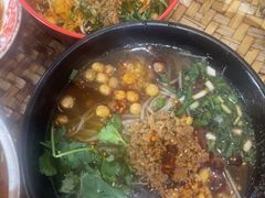 -爆炸头阿姨小四川正宗川味小吃(无任何分店)
