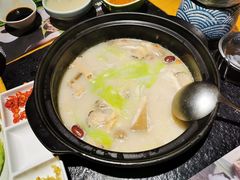 -洪氏嗨捞·广东猪肚鸡·椰子鸡火锅(西咸万象城店)