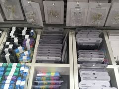 -名创优品(北京新中关购物中心地铁层店)