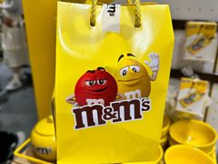 -m豆巧克力世界(上海世茂广场店)