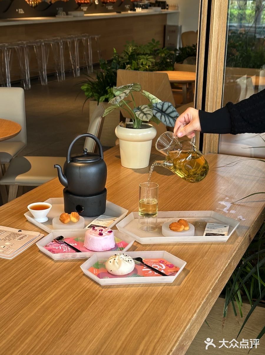 火遍深圳的tea'stone开到武汉了！一起品尝一口春光💓