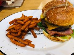 27&nbsp;牛肉汉堡-HELLO 27 意面·沙拉·帕尼尼