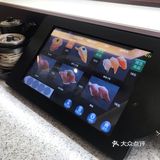 地铁口出来就是，很方便。店铺环境不错