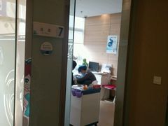 -瑞尔齿科(上海长风大悦城店)