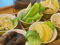 -茅草房·河畔园林火锅
