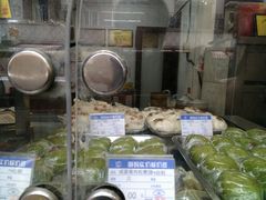 面包甜点陈列柜-五芳齋(云南南路店)