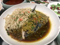 酱椒蒸鱼头配手工面-雀蓝川菜(奥体广场店)