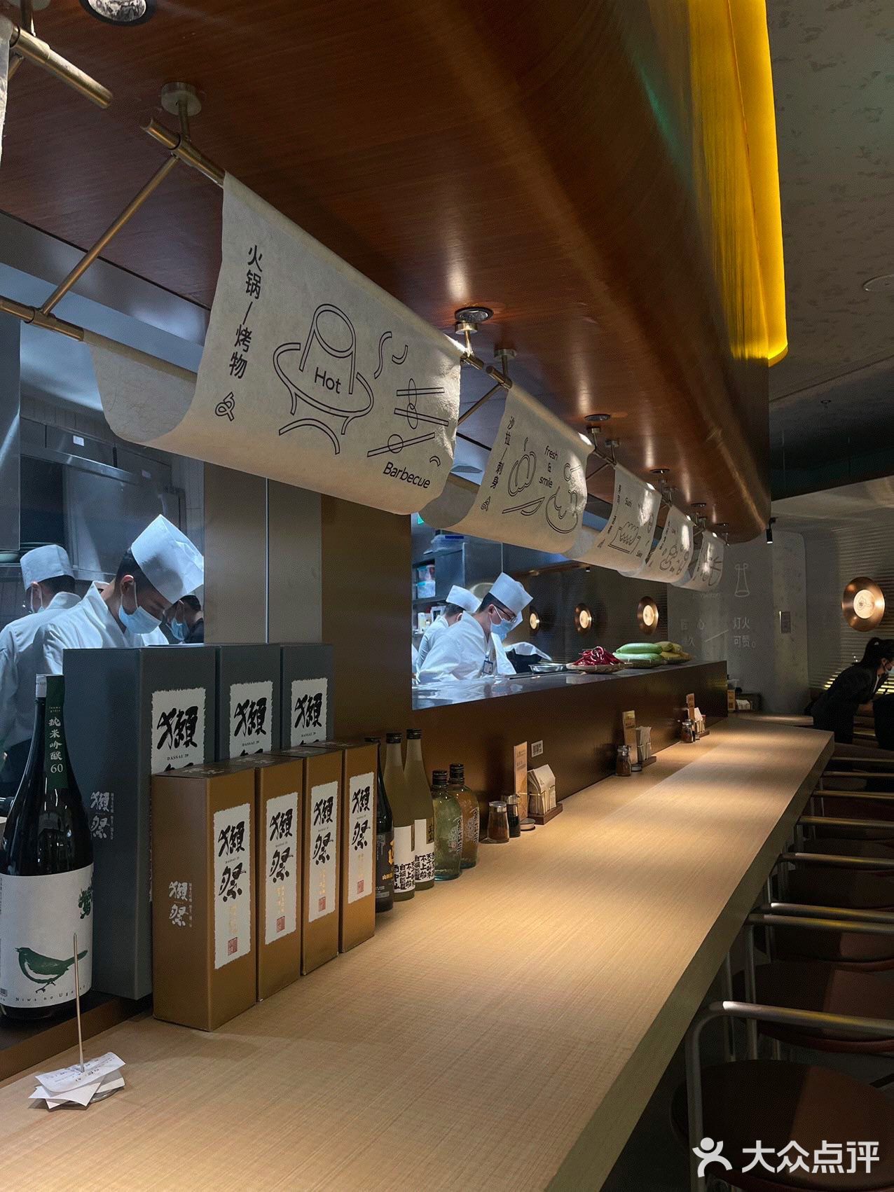 主要是我们爱吃 店里人挺多的，人多热闹！