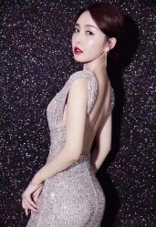 -觅白婚纱礼服馆