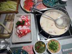 -尚尚仙·酸汤猪手·猪肚鸡火锅(华联万柳购物中心店)