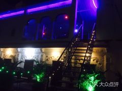 -Lake Shore Hotel & Restaurant