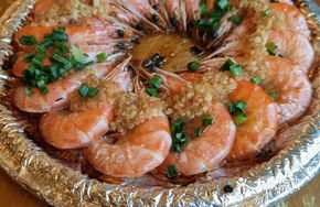 Stir-fried Shrimp with Garlic and Vermicelli on Iron Plate