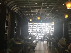 -钟书阁(松江泰晤士小镇店)